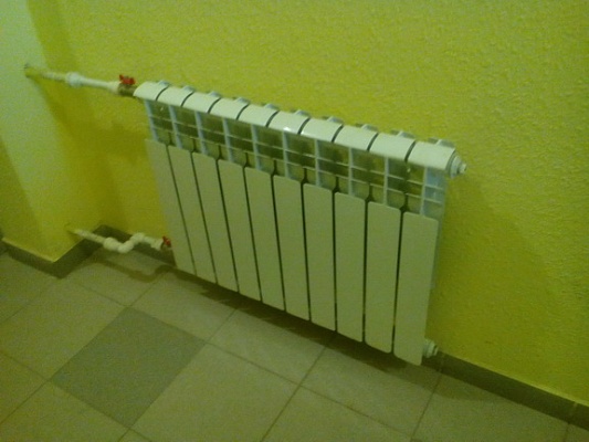 Установлена радиаторы отопления по адресу: Антонова 5 "Е"