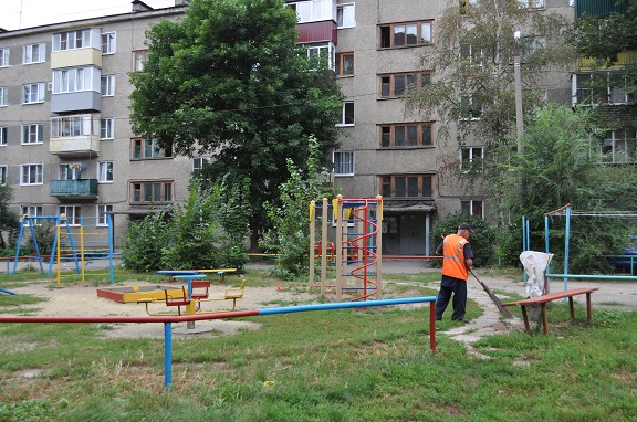 Управляющая компания следит за порядком на придомовых территориях