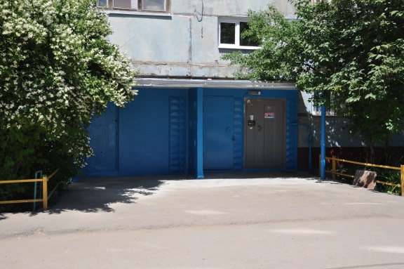 На проспекте Строителей, 142 выполнен ремонт входных групп