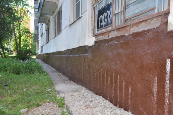 На проспекте Победы, 148 выполнена покраска цоколя