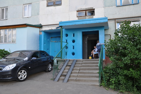 Приведена в порядок детская площадка и отремонтированы входные группы