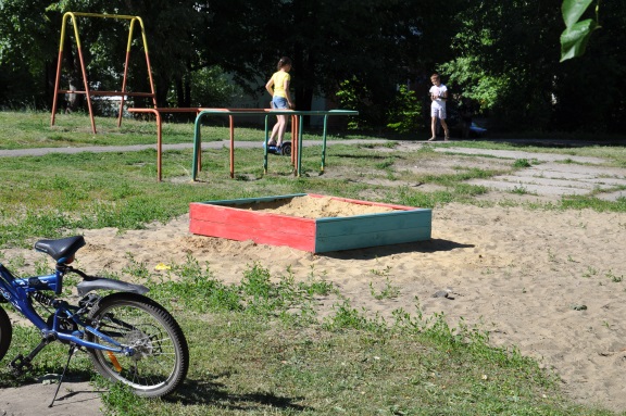 Новые песочницы установлены на Воронова, 24 и Кижеватова, 15