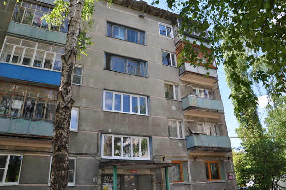 Началась работа по замене окон в подъездах