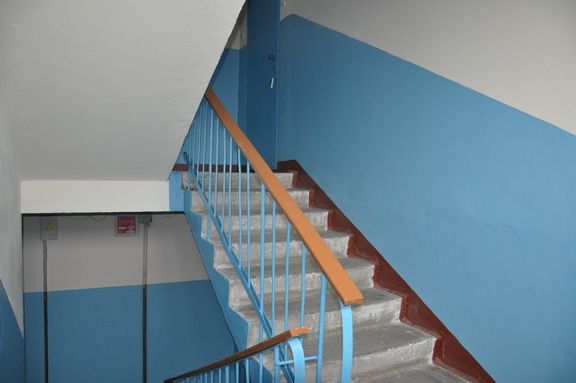 В доме 133 на улице Ладожской завершается ремонт подъездов 