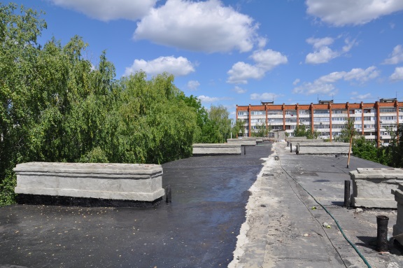 Капитально ремонтируют кровлю дома № 10 на улице Мира