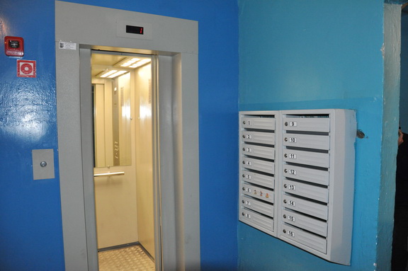 Новые лифты, почтовые ящики и ремонт в подъездах дома № 27 "Б" на улице 8 Марта