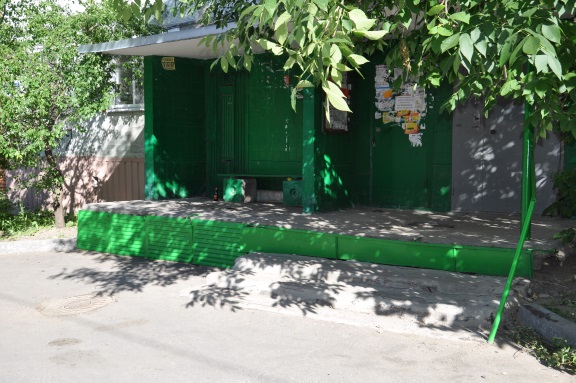 Отремонтированы подъездные крыльца в доме 2 на улице Воронова