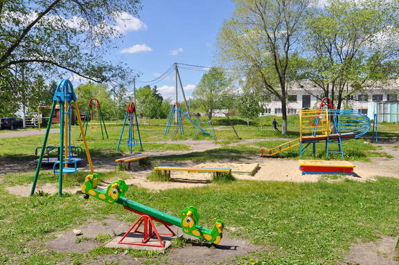 Выполнены покрасочные работы на детской площадке