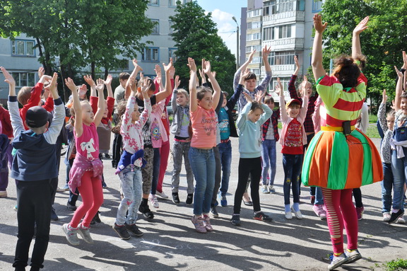 Управляющие компании подарили детям праздник