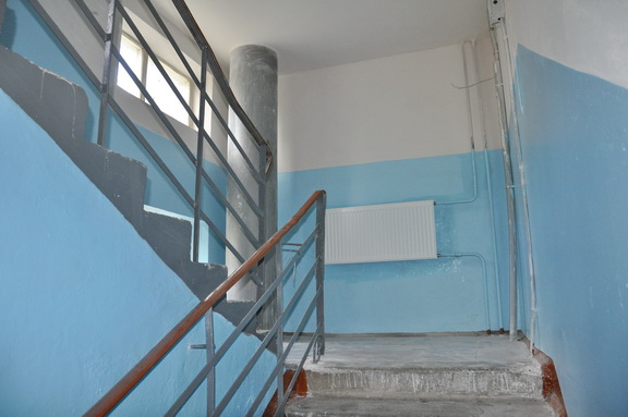 В подъездах МКД установлены новые радиаторы и выполнен ремонт