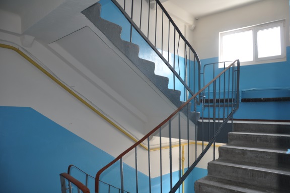 Отремонтированы подъезды на Ладожской, 142