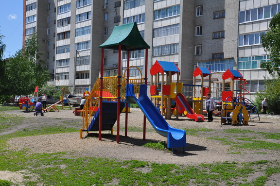 Во дворе МКД установлена новая детская площадка