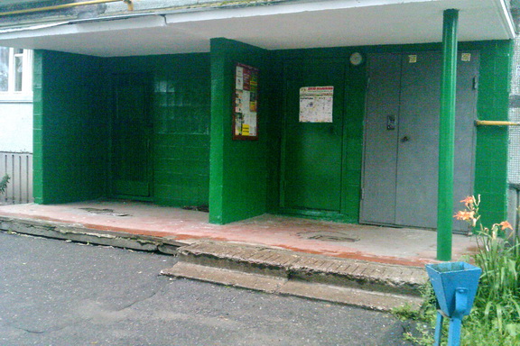 В многоквартирном доме выполнен ремонт входных групп