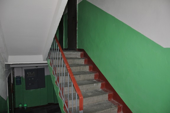 Выполнен ремонт подъездов на Аустрина, 152