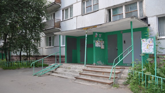 Выполнен ремонт крыльца в многоквартирном доме