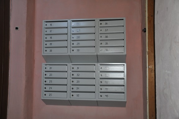 Новые почтовые ящики установили в доме 45 на улице Российской