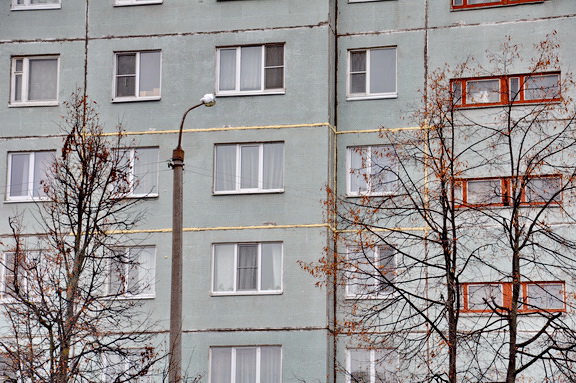 В МКД ведутся работы по ремонту монтажных швов