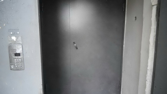 Установлены новые тамбурные двери и почтовые ящики