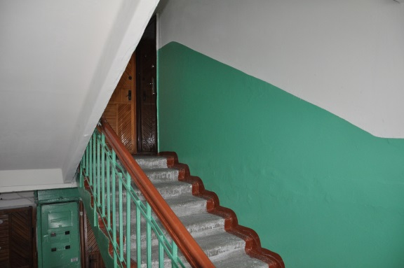 Выполнен ремонт мест общего пользования на Карпинского, 21