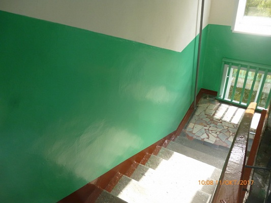 Выполнен ремонт подъездов на Островского, 6