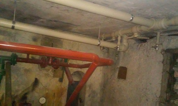 В многоквартирном доме на Рахманинова произвели замену трубопровода отопления