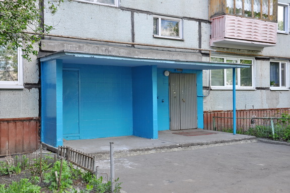 Произведен ремонт входных групп