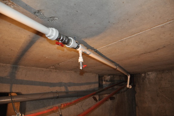 Произведена замена трубопровода горячего водоснабжения