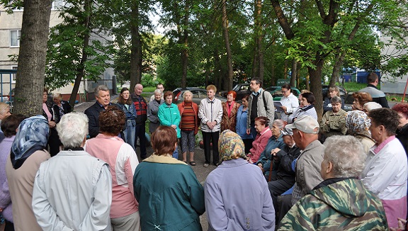 Генеральный директор управляющей компании провел встречу с жителями