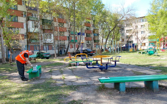 Управляющие компании продолжают облагораживать придомовые территории