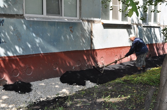 Отмостка вокруг многоквартирного дома