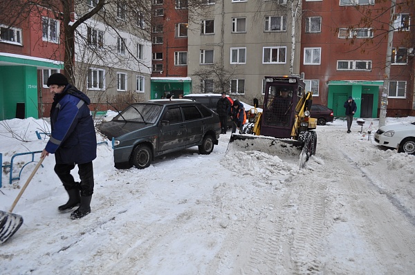 Во время снежной бури сотрудники ОАО "Жилье-24" по ОЖФ работали в усиленном режиме
