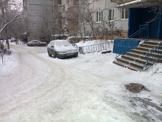 Придомовые территории жилых фондов очищаются качественно