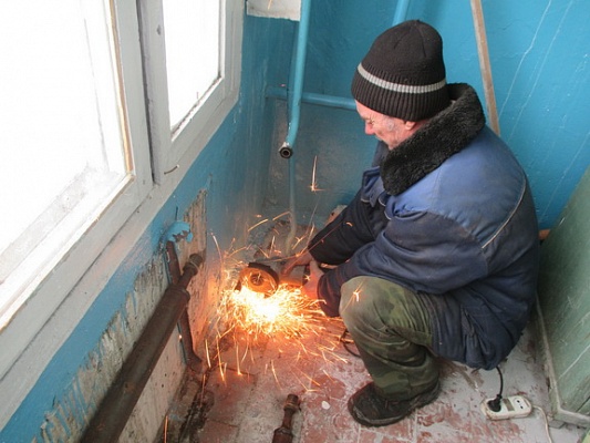 Беспрерывно ведутся работы по восстановлению отопительных систем