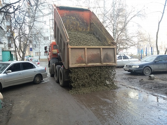 Управляющая компания ликвидировала ямы на придомовой территории