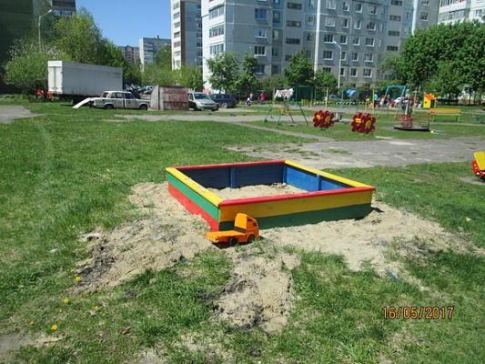 Ведется работа по обновлению детских песочниц во дворах МКД