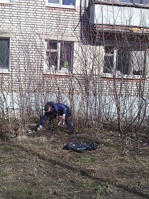 Управляющие компании очищают придомовые территории от мусора